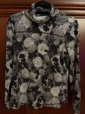 Womens Long-Sleeve Floral Turtleneck Shirt - Gray/Black
